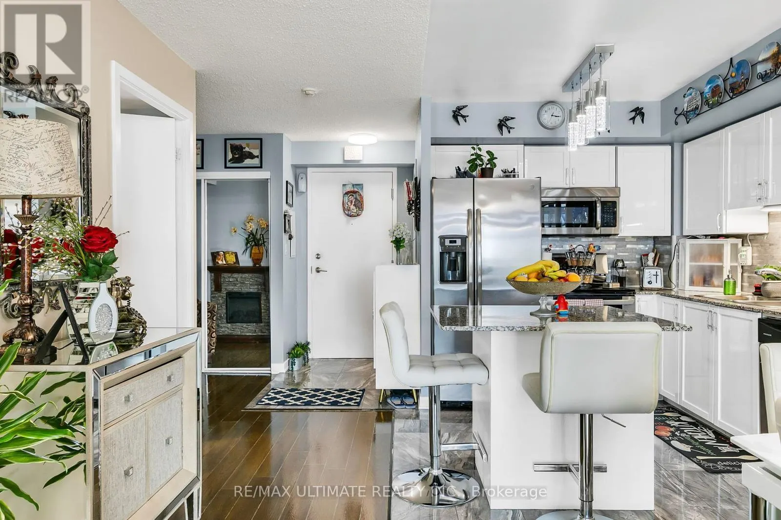 1011 - 816 LANSDOWNE AVENUE