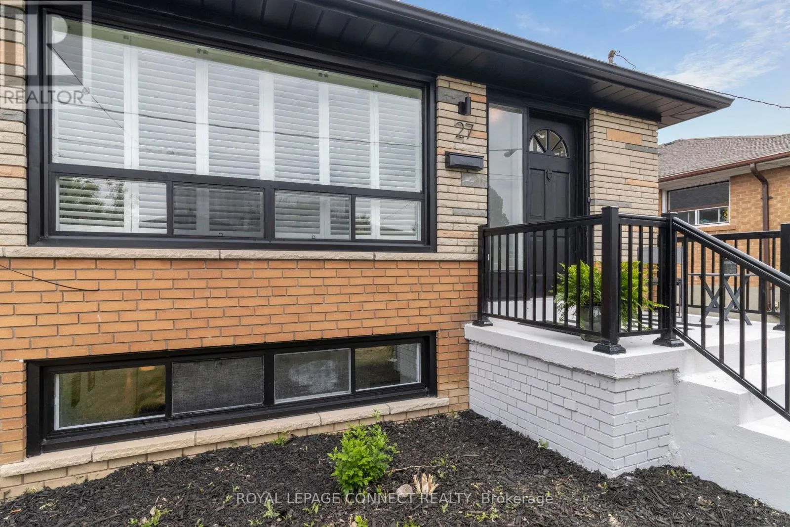 27 CHARRINGTON CRESCENT