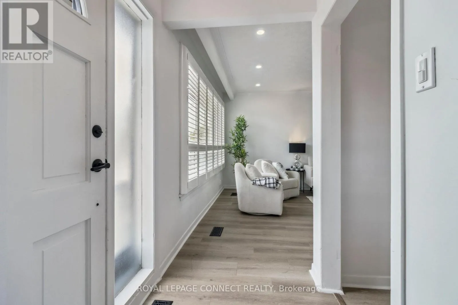 27 CHARRINGTON CRESCENT