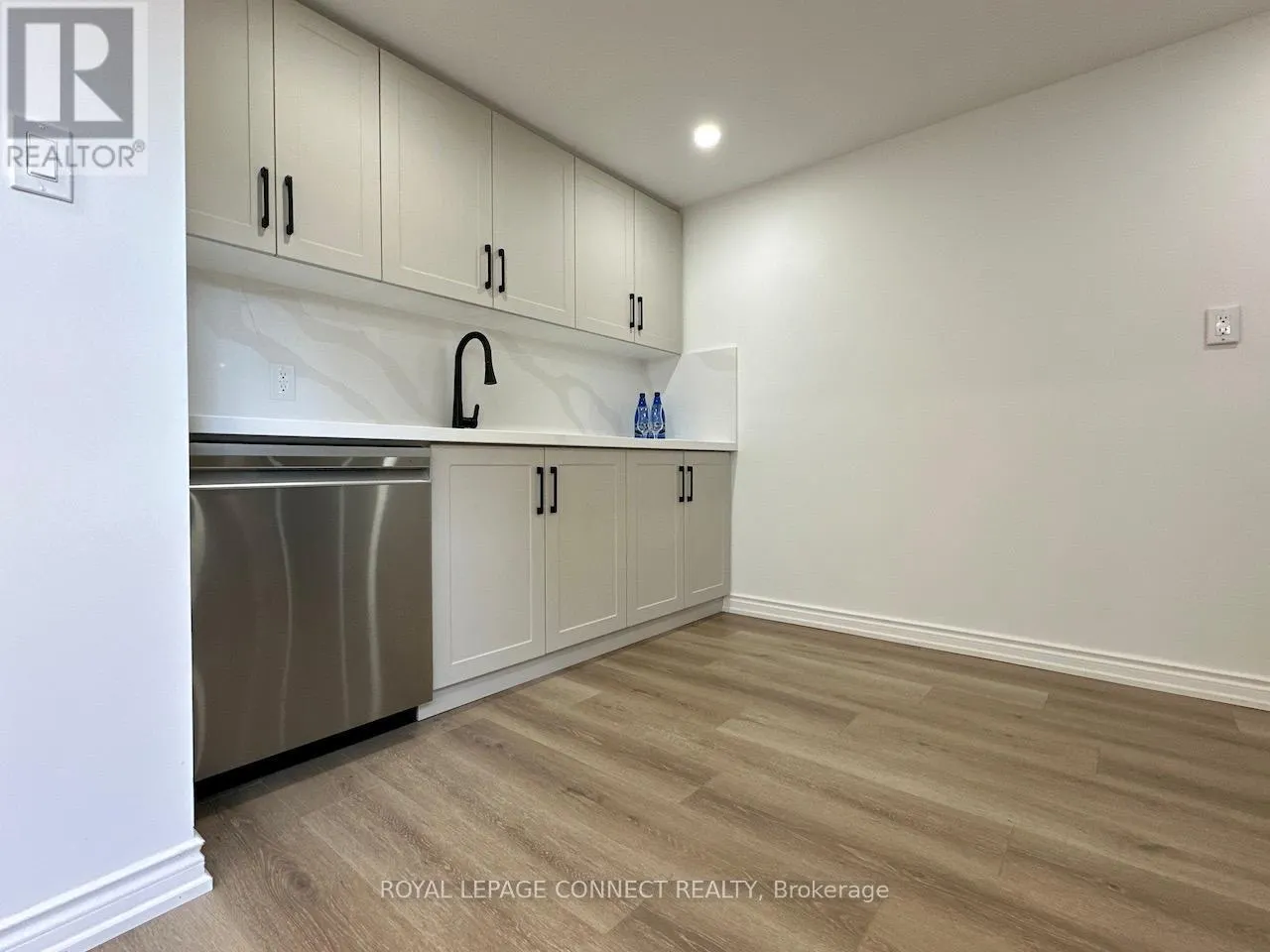 27 CHARRINGTON CRESCENT
