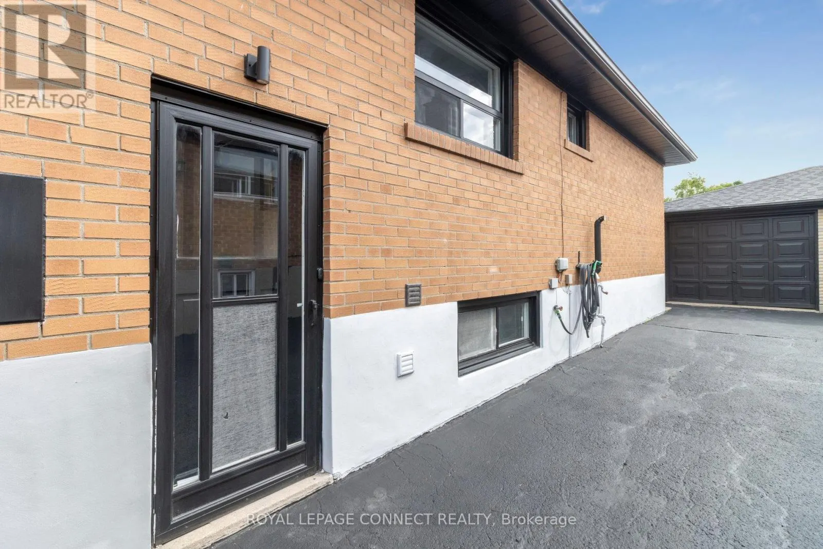 27 CHARRINGTON CRESCENT