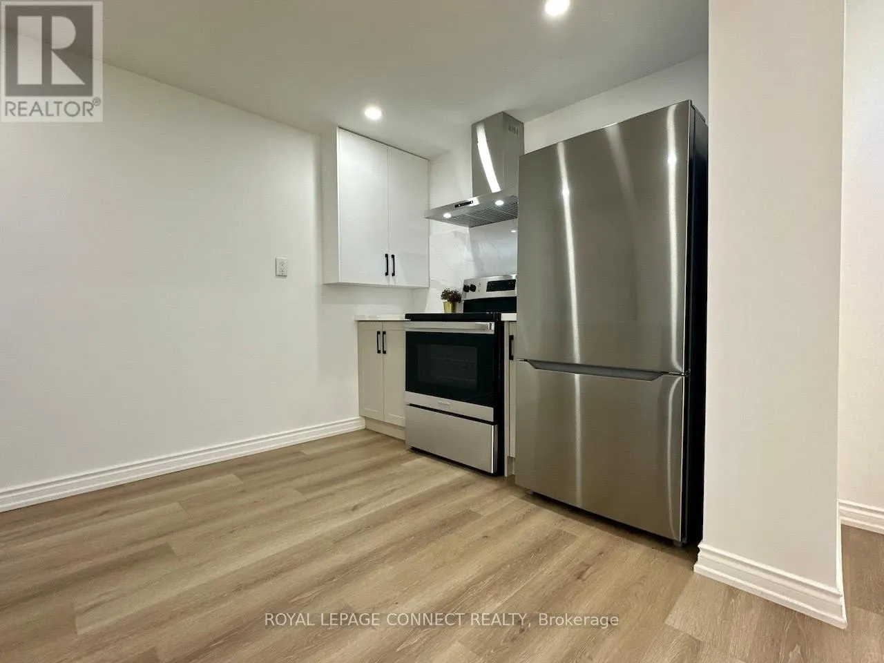 27 CHARRINGTON CRESCENT