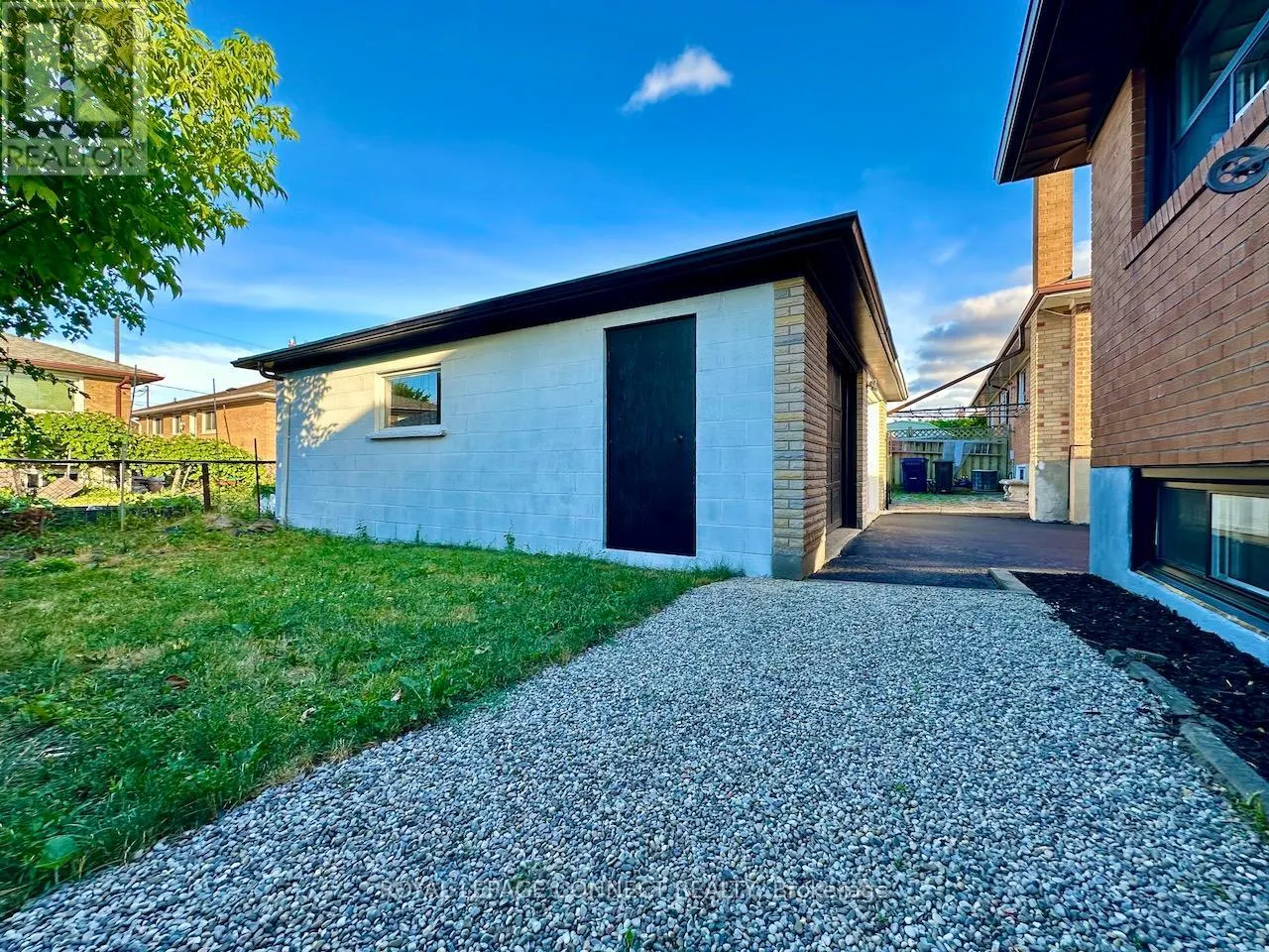 27 CHARRINGTON CRESCENT
