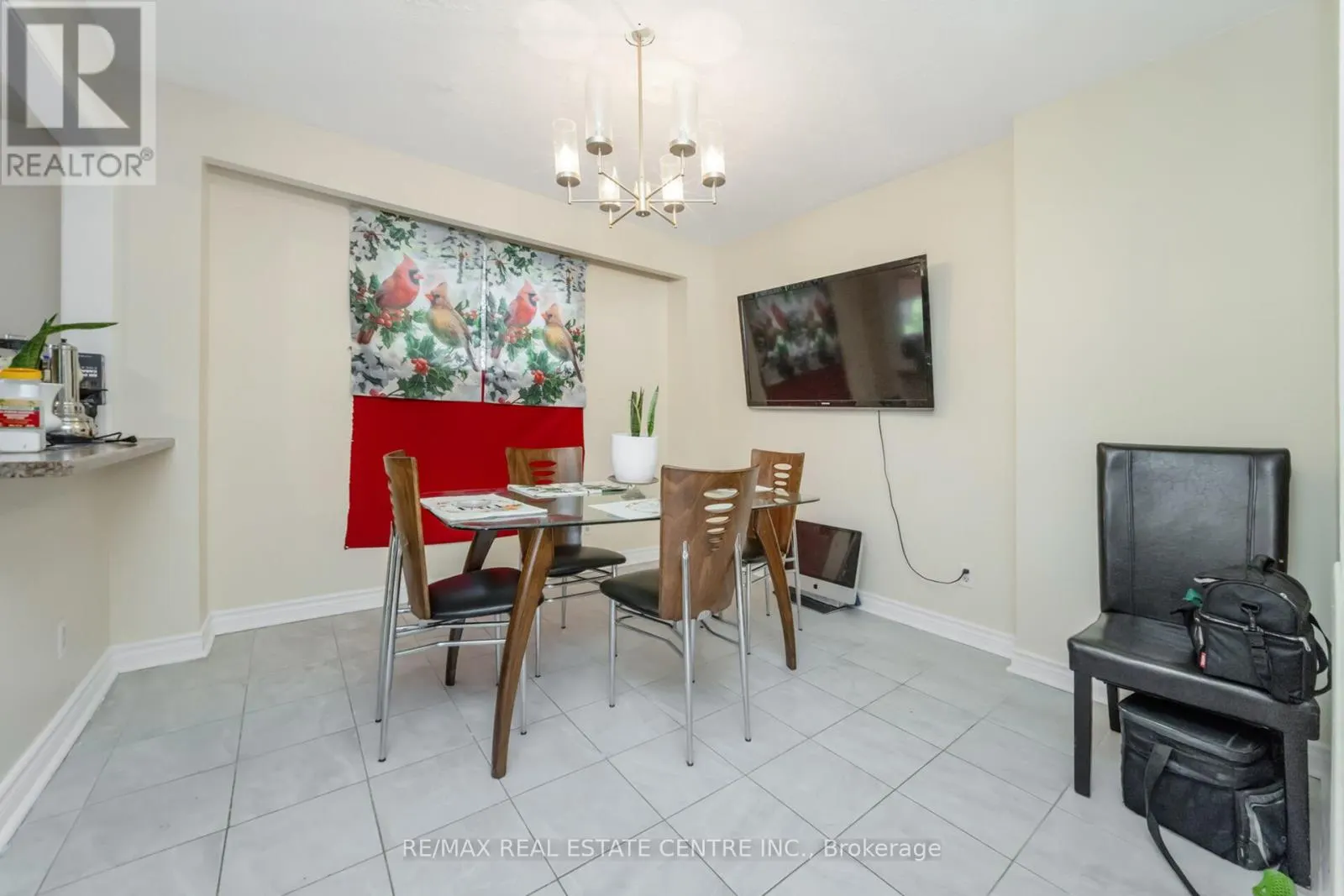 10 FANSHAWE DRIVE