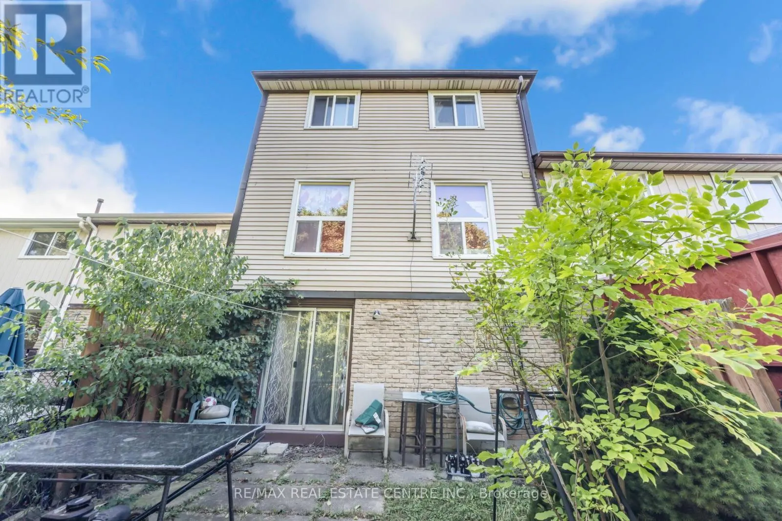 10 FANSHAWE DRIVE