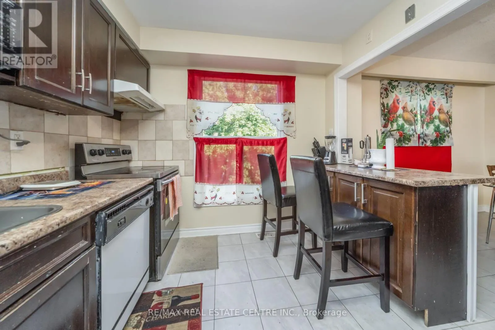 10 FANSHAWE DRIVE