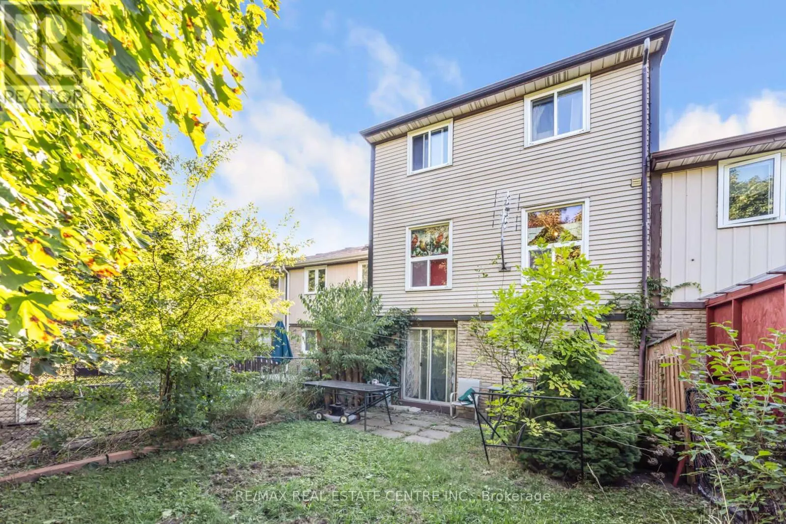 10 FANSHAWE DRIVE