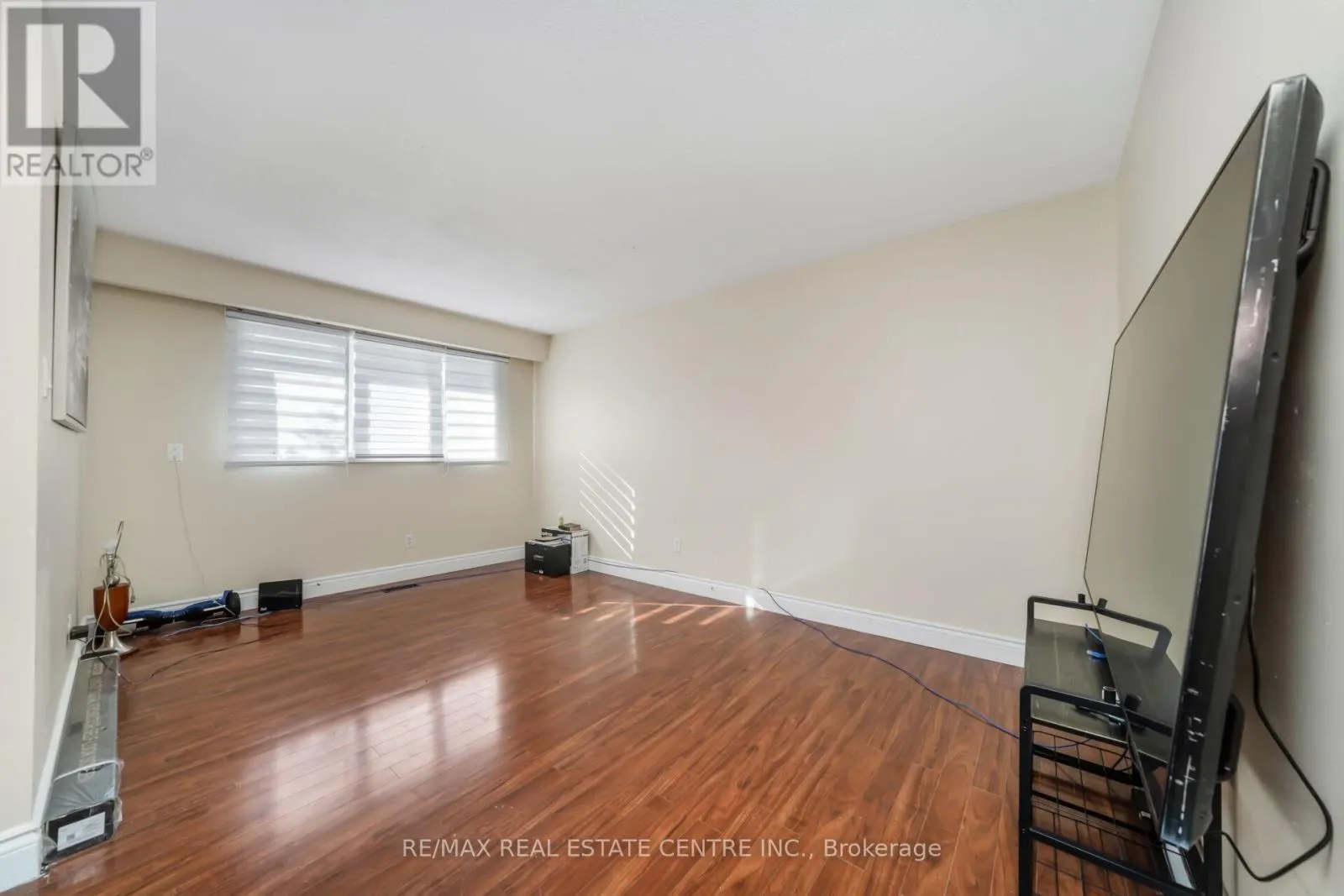 10 FANSHAWE DRIVE