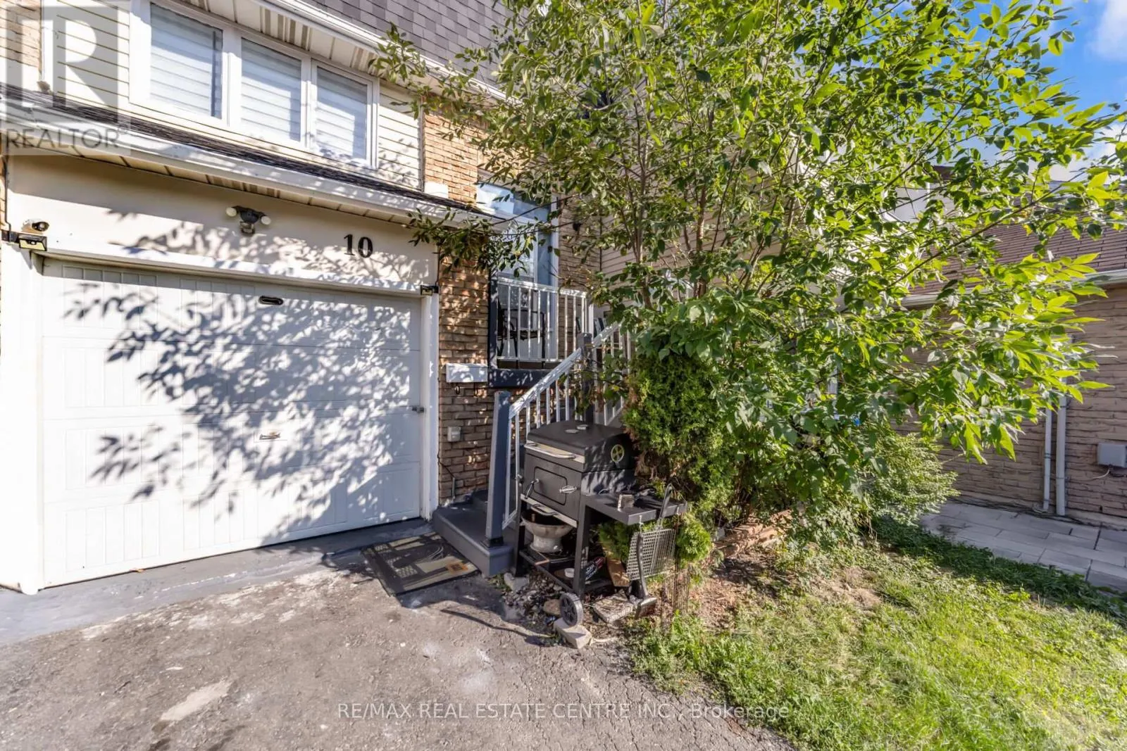 10 FANSHAWE DRIVE