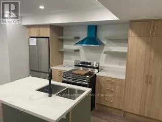 #APT 1 - 19 LAPPIN AVENUE