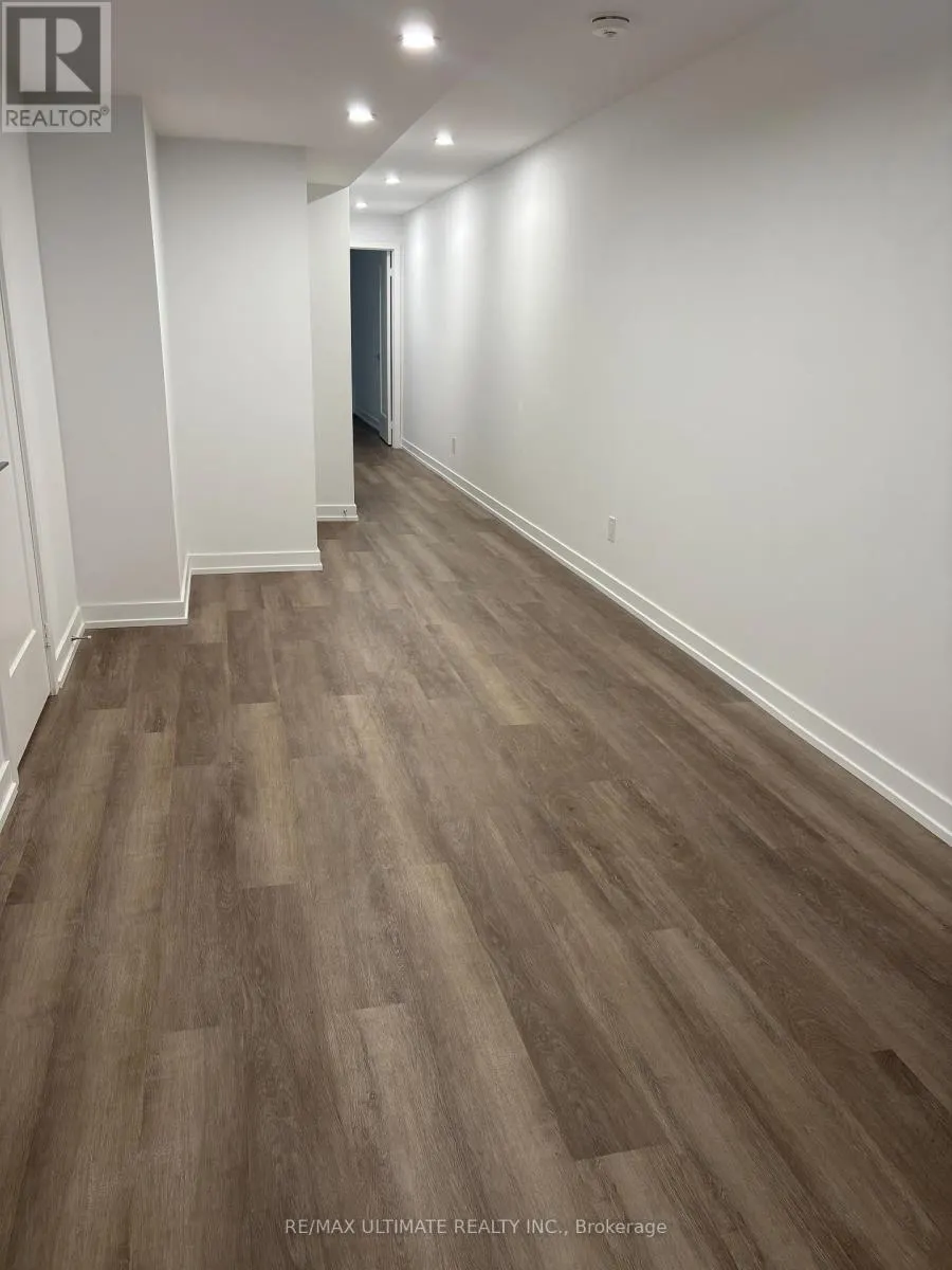 #APT 1 - 19 LAPPIN AVENUE