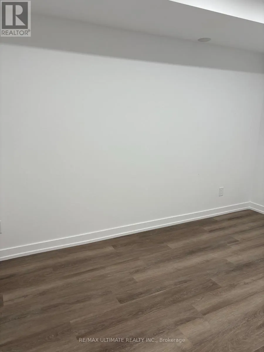 #APT 1 - 19 LAPPIN AVENUE