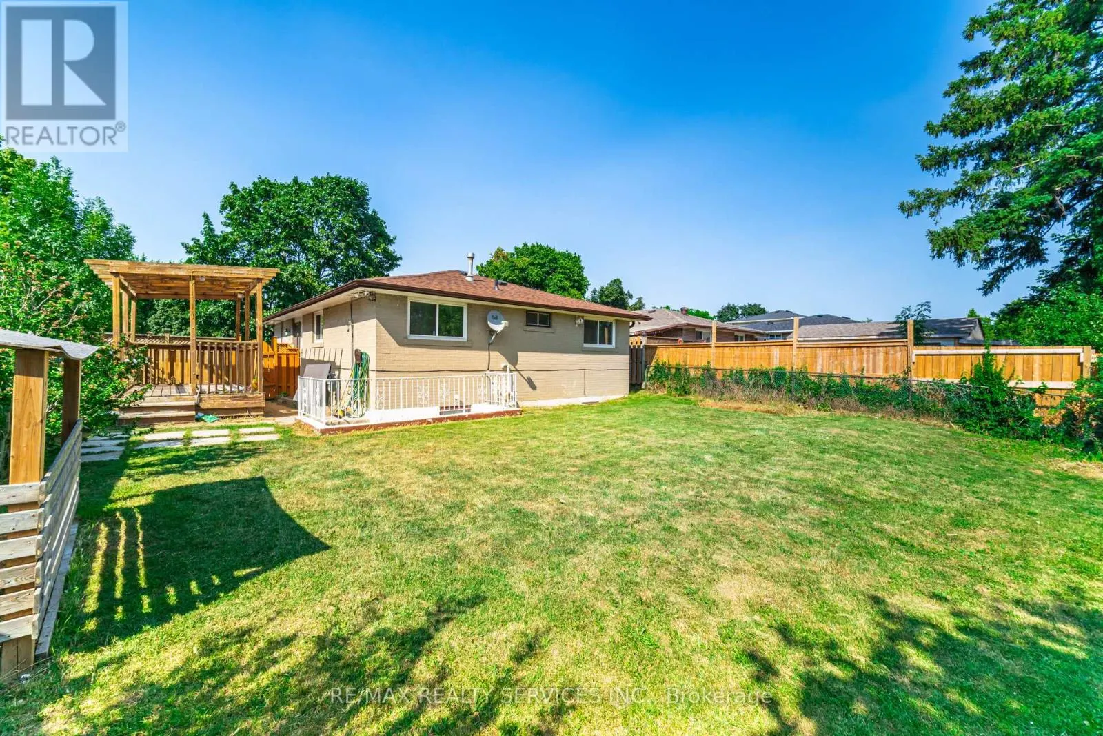 139 RUTHERFORD ROAD N