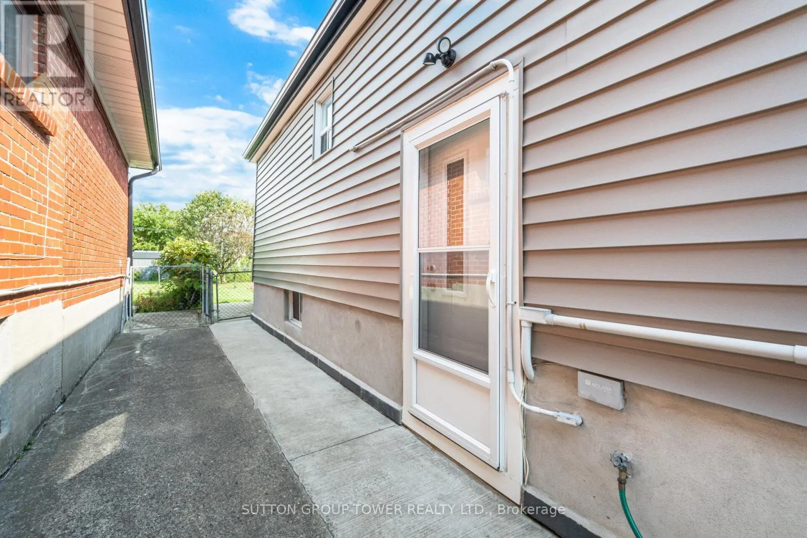52 PLEWES ROAD