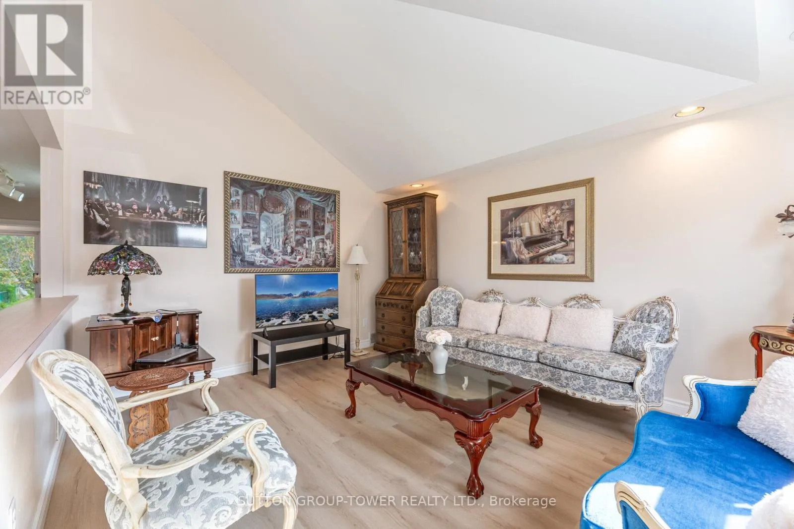 52 PLEWES ROAD