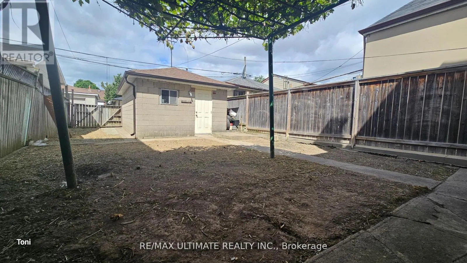 300 EARLSCOURT AVENUE