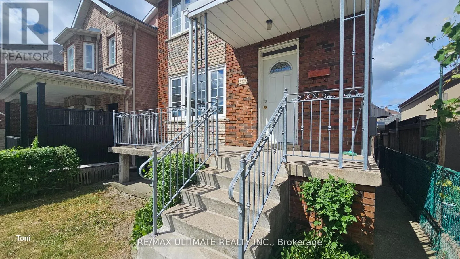 300 EARLSCOURT AVENUE