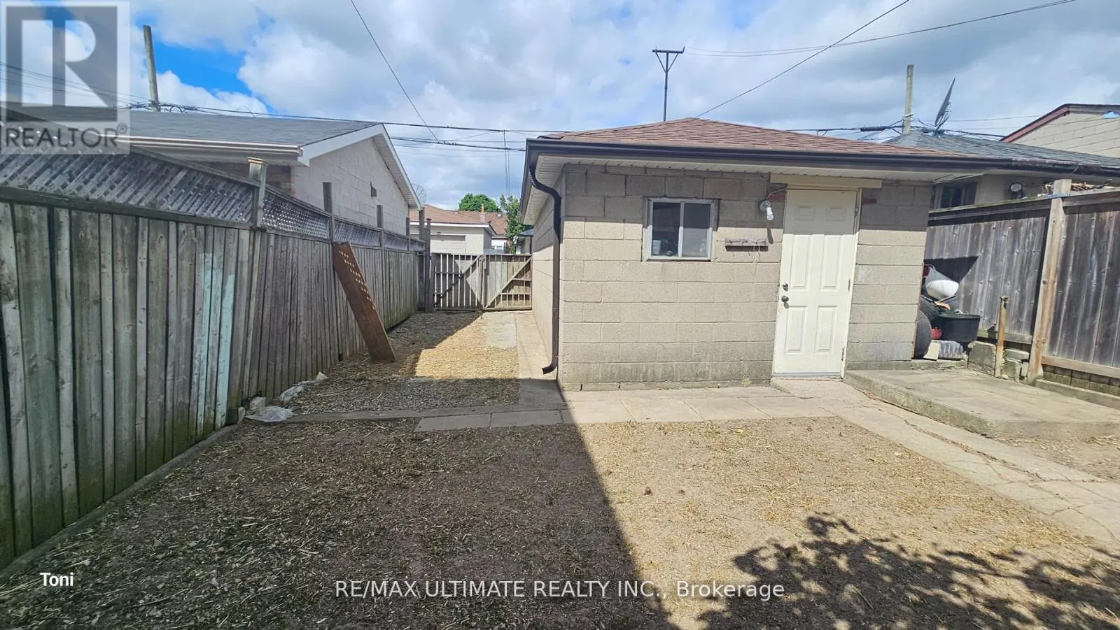 300 EARLSCOURT AVENUE