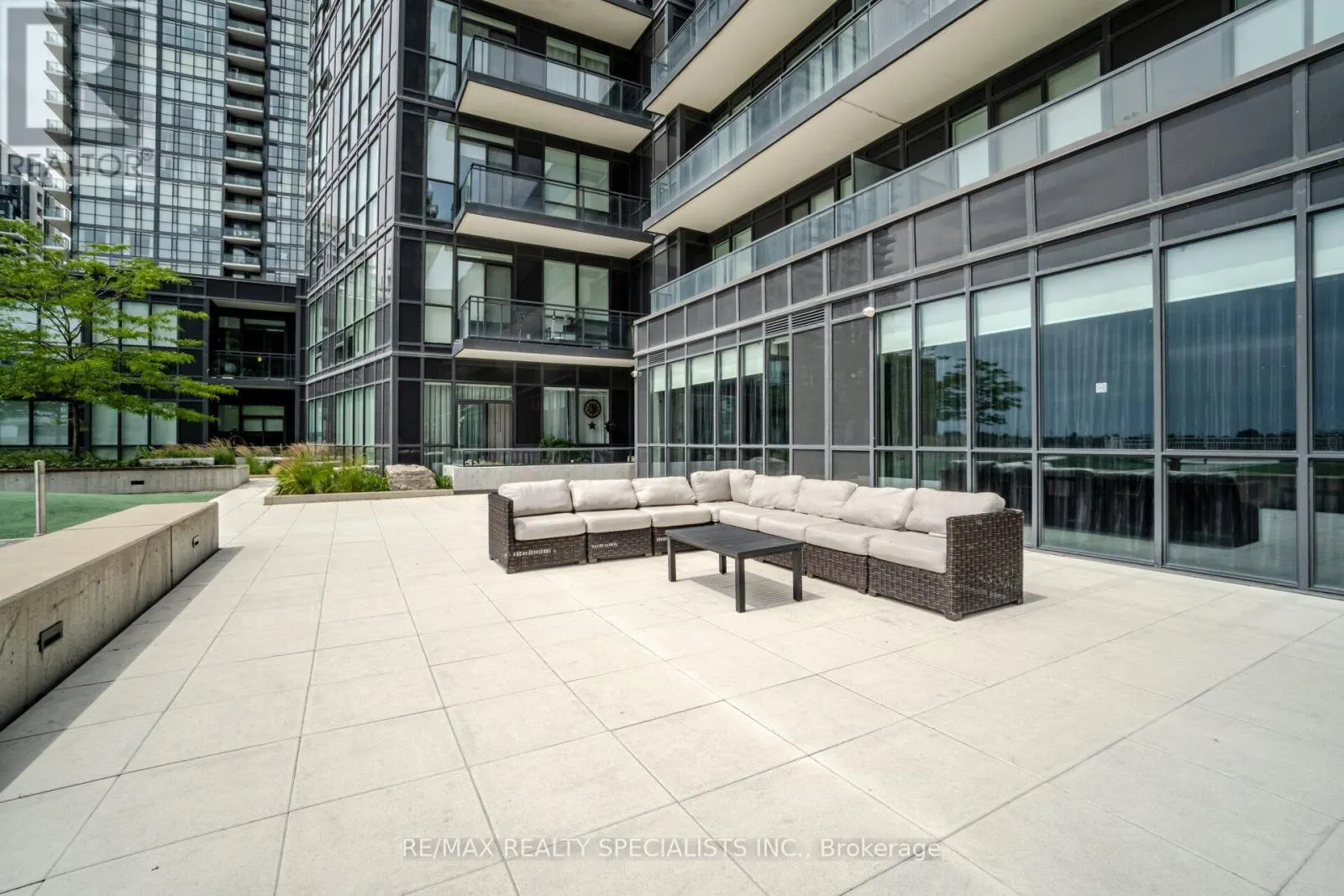 3206 - 510 CURRAN PLACE