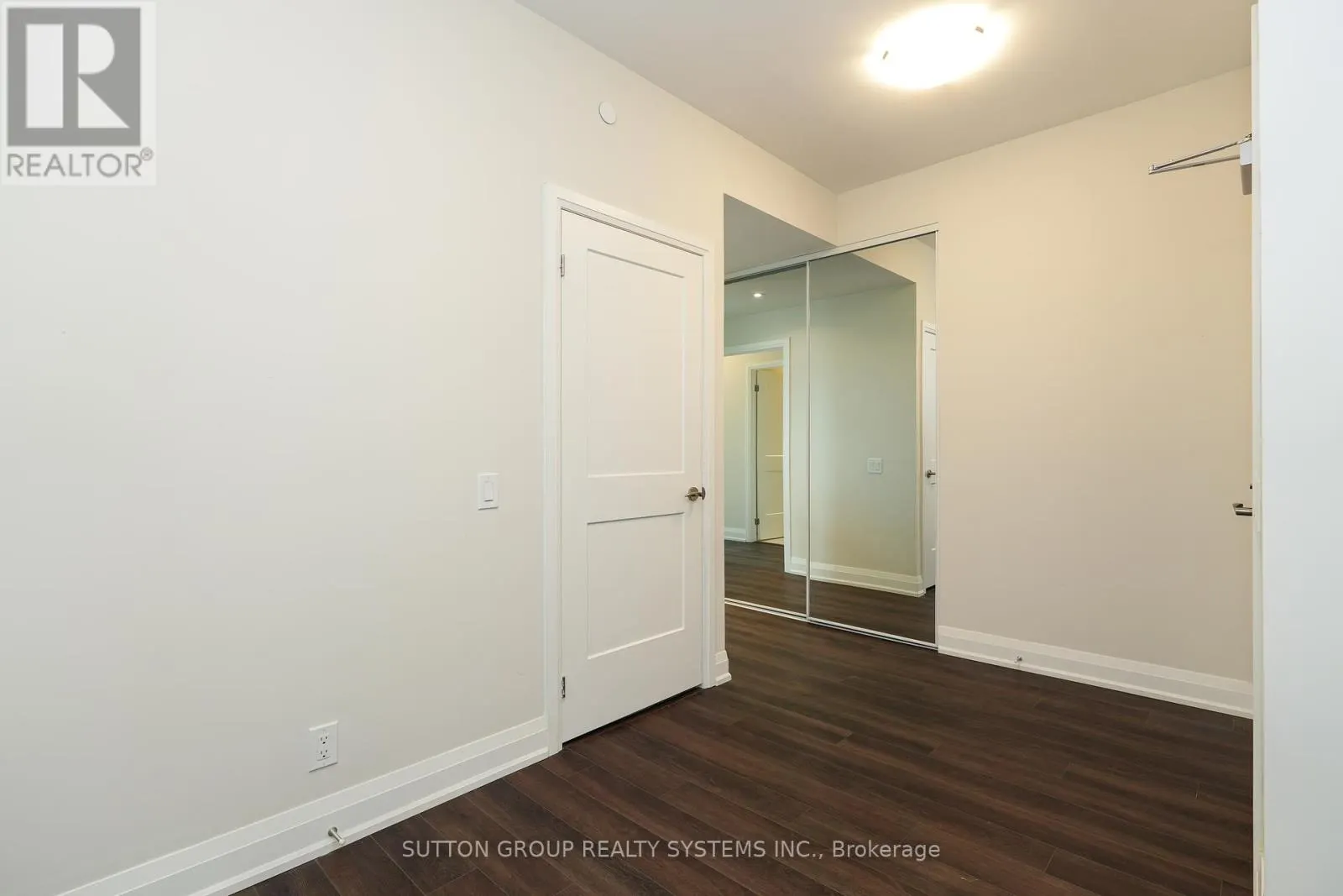 1801 - 15 LYNCH STREET