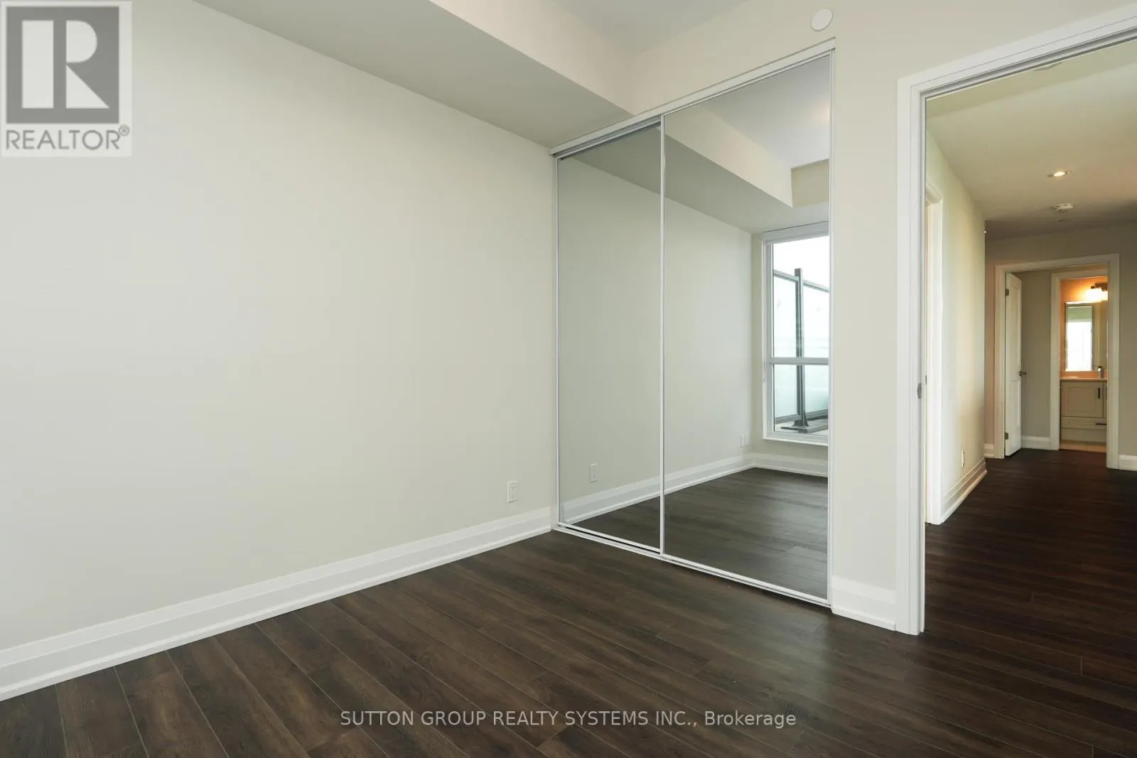 1801 - 15 LYNCH STREET