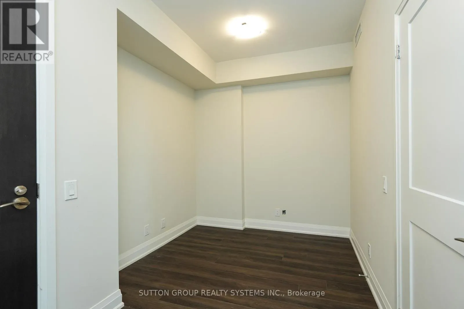 1801 - 15 LYNCH STREET