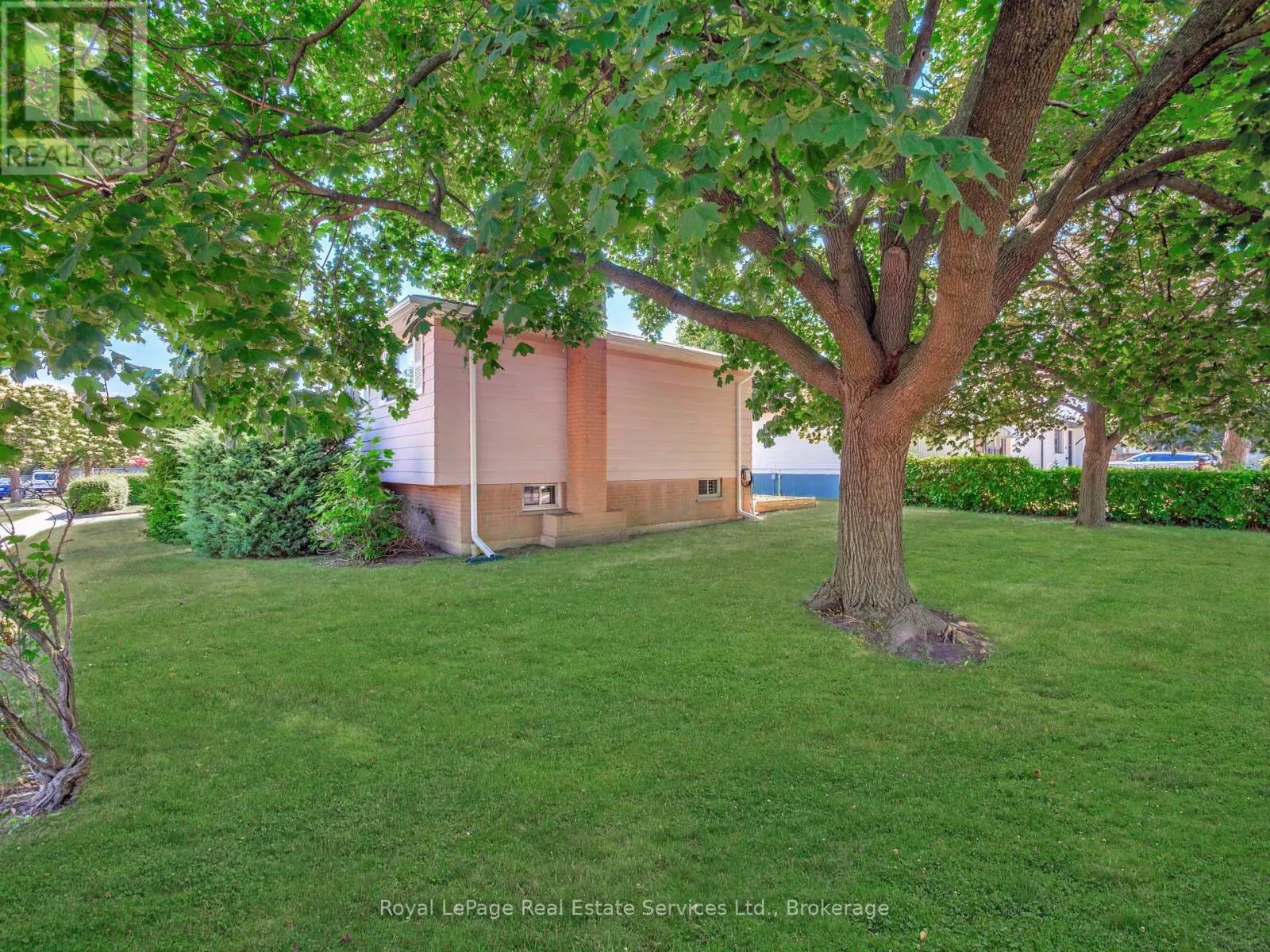 1 MOSSWOOD LANE