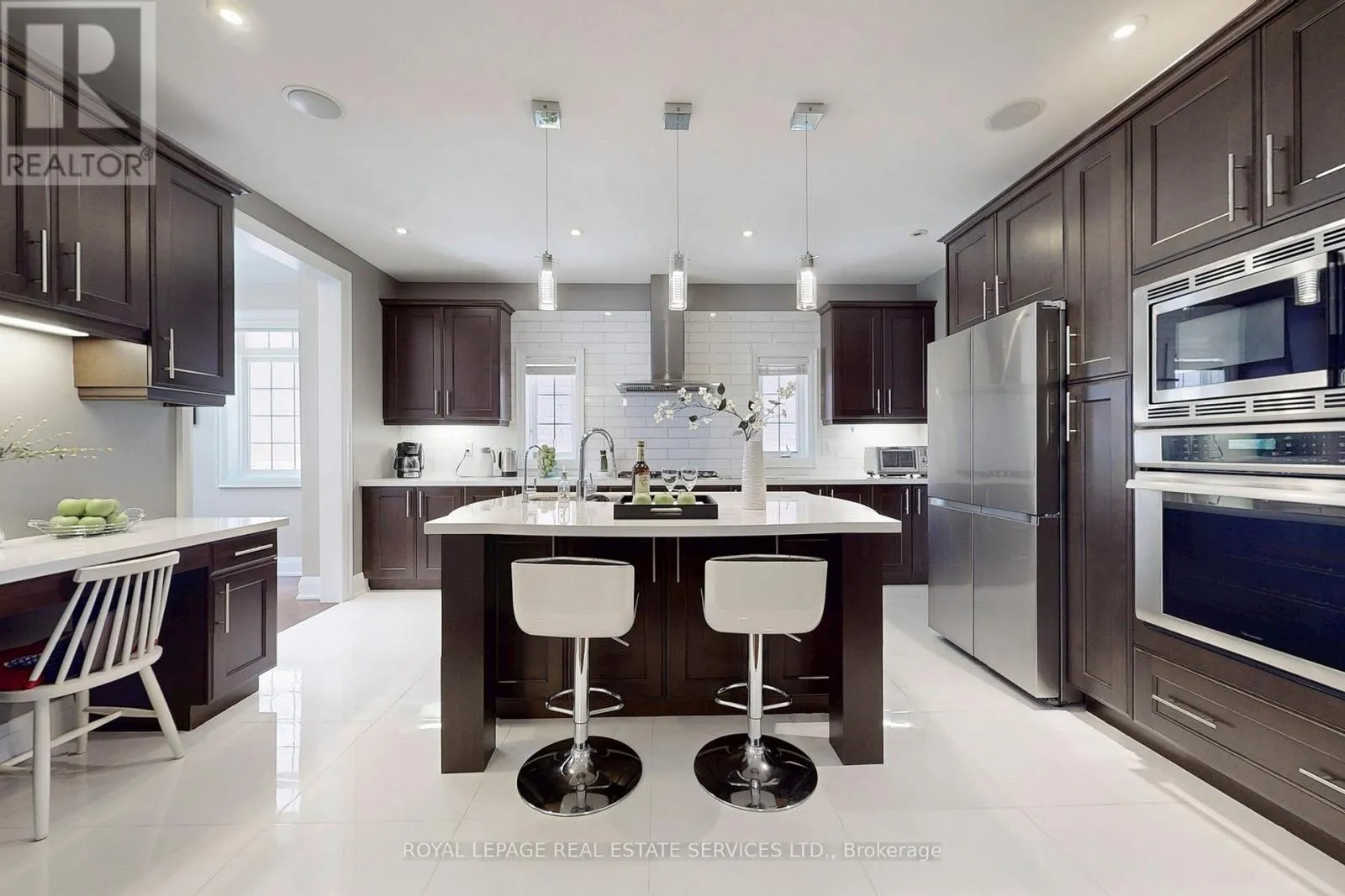 149 COASTLINE DRIVE