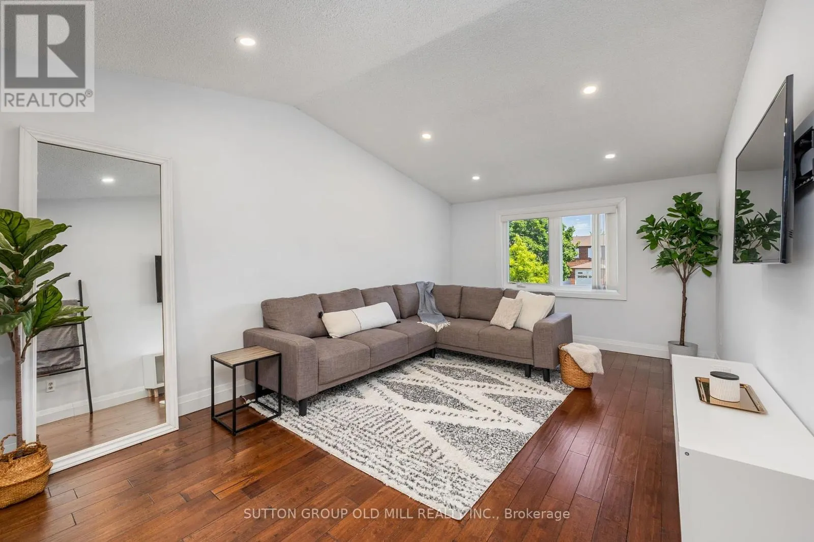 4336 LEE DRIVE