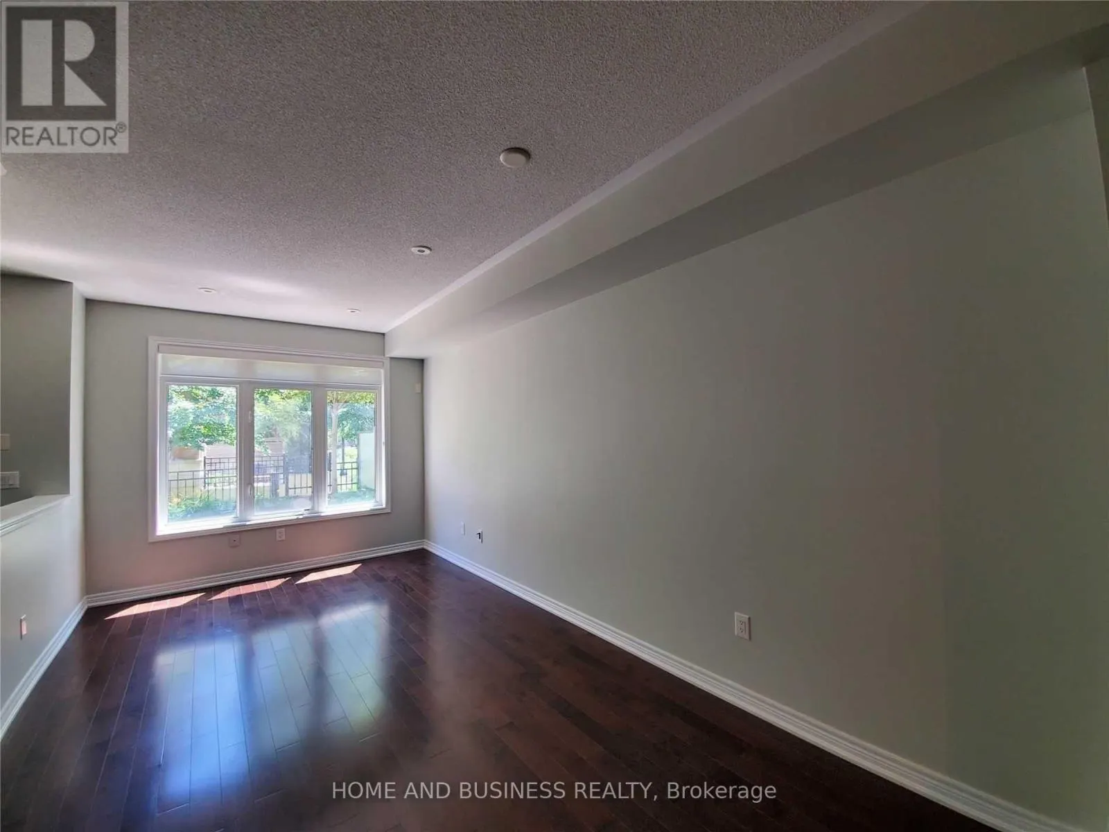 107 - 383 PRINCE OF WALES DRIVE