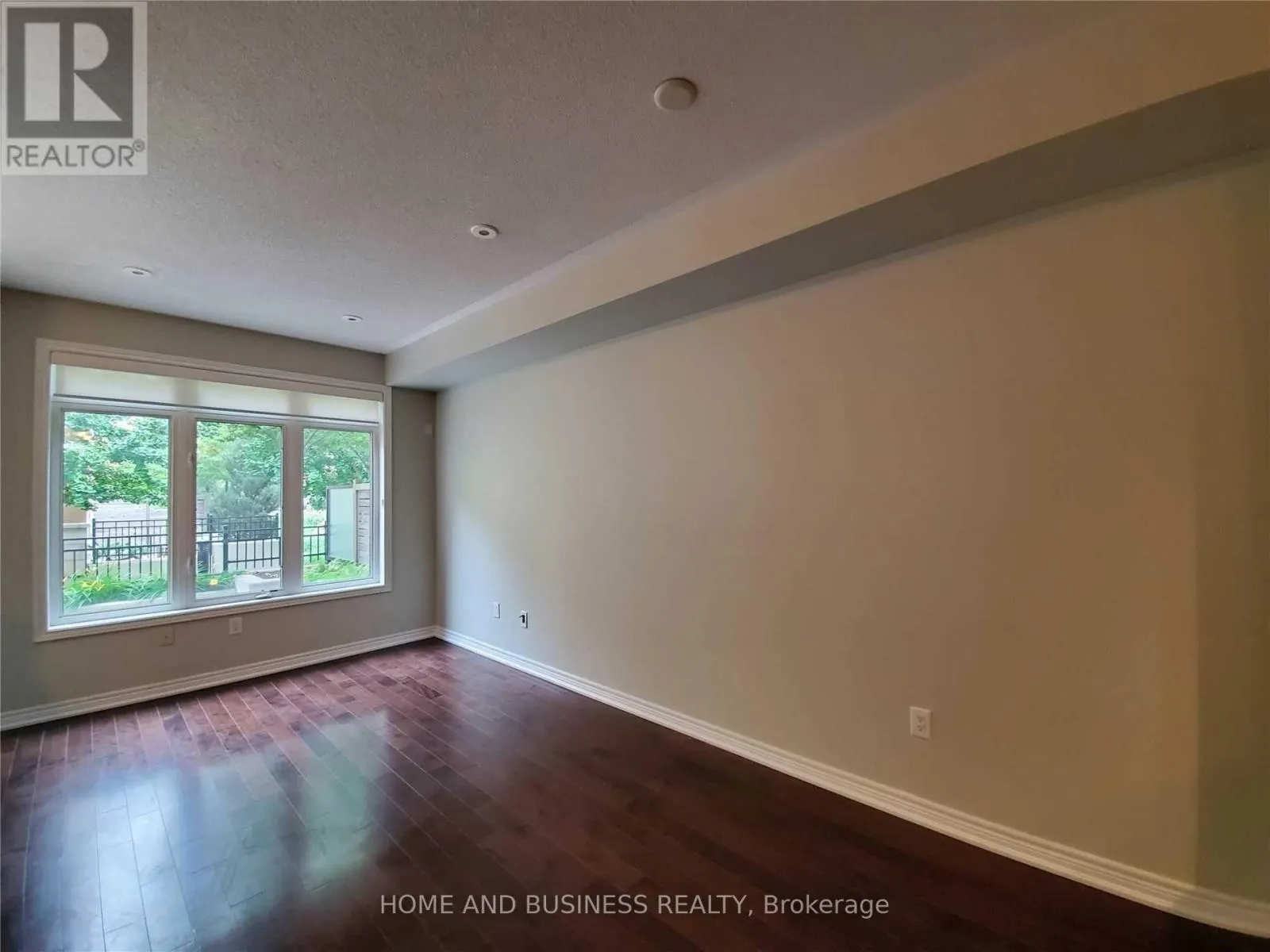 107 - 383 PRINCE OF WALES DRIVE