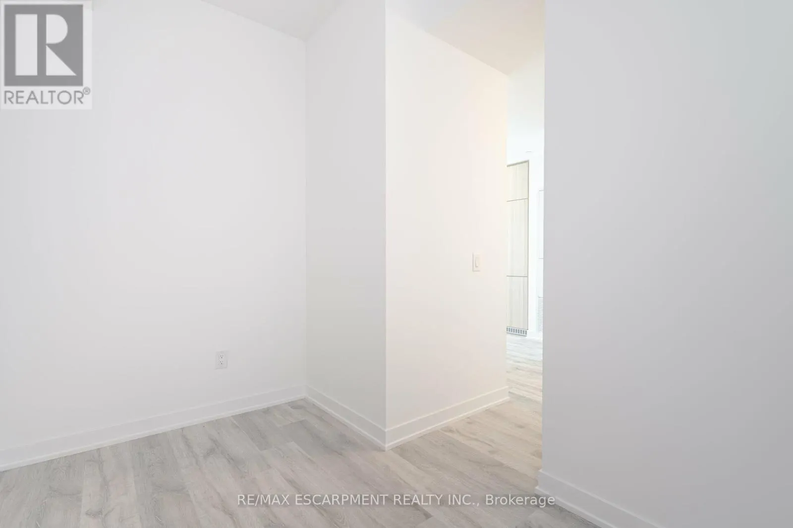 1411 - 220 MISSINNIHE WAY