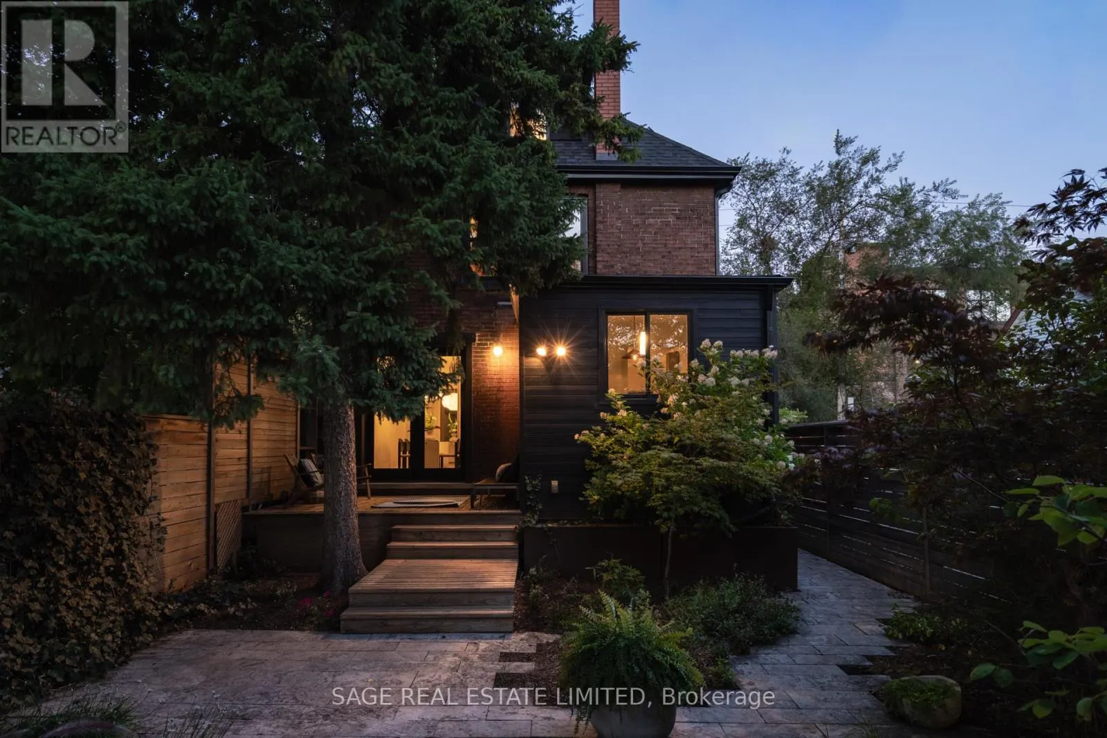 322 SORAUREN AVENUE