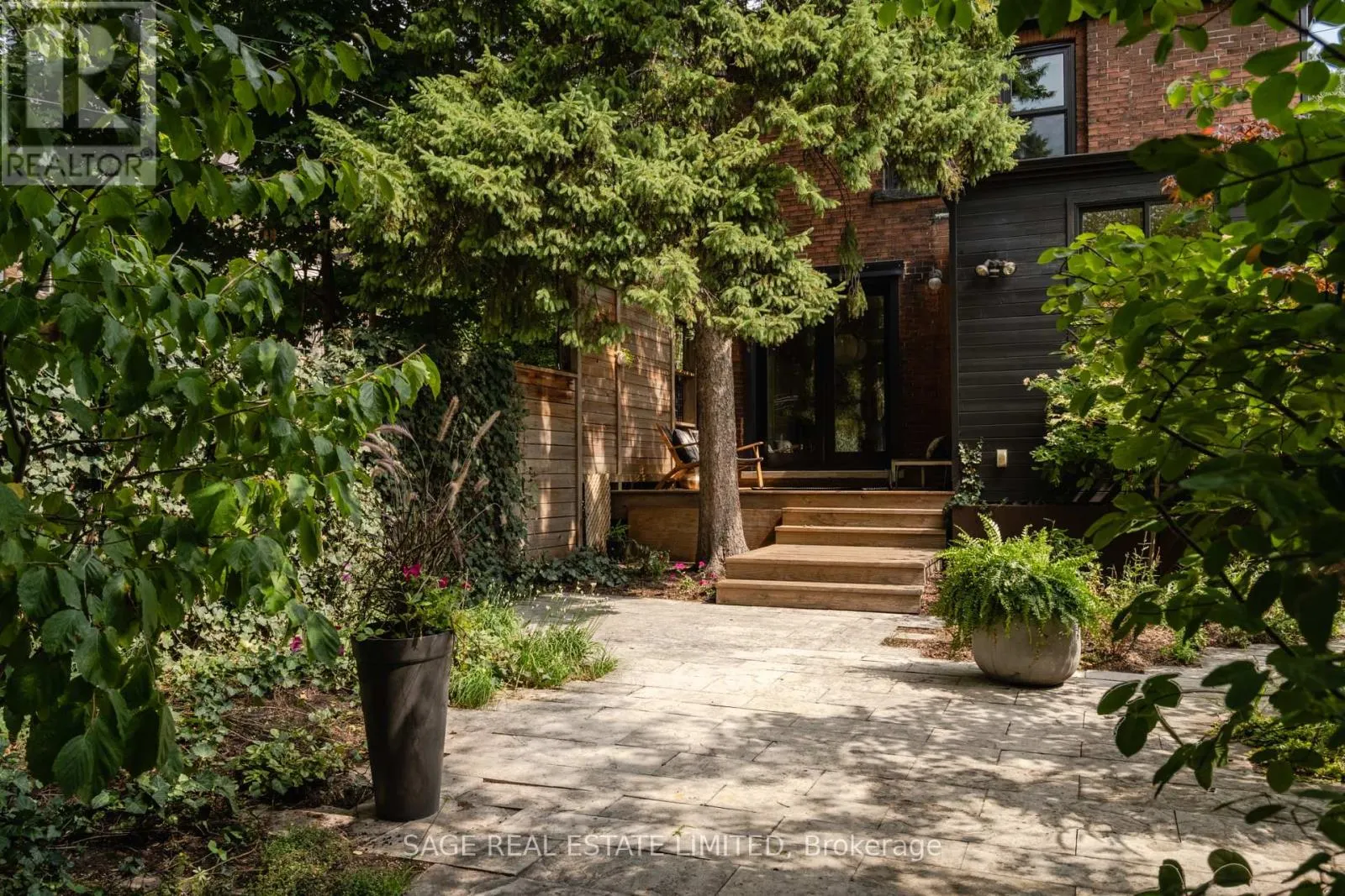 322 SORAUREN AVENUE