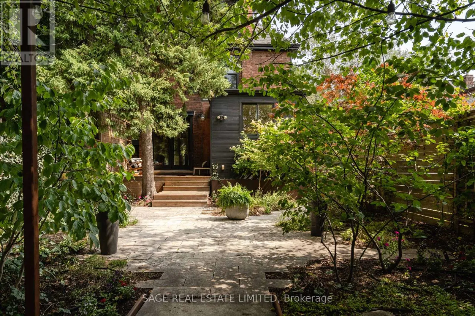 322 SORAUREN AVENUE