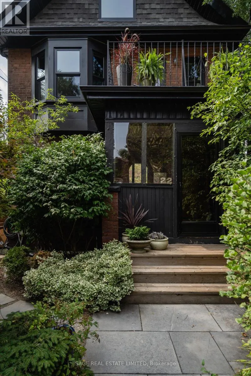 322 SORAUREN AVENUE