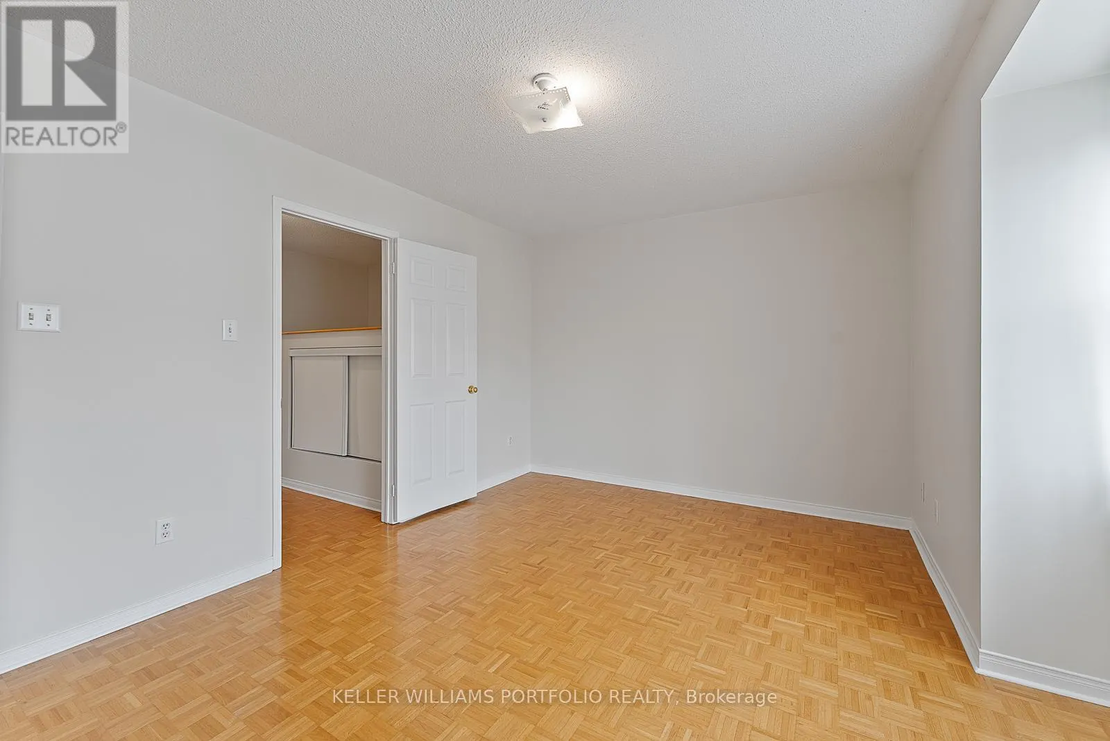 21 - 6860 MEADOWVALE TOWN CENTRE CIRCLE