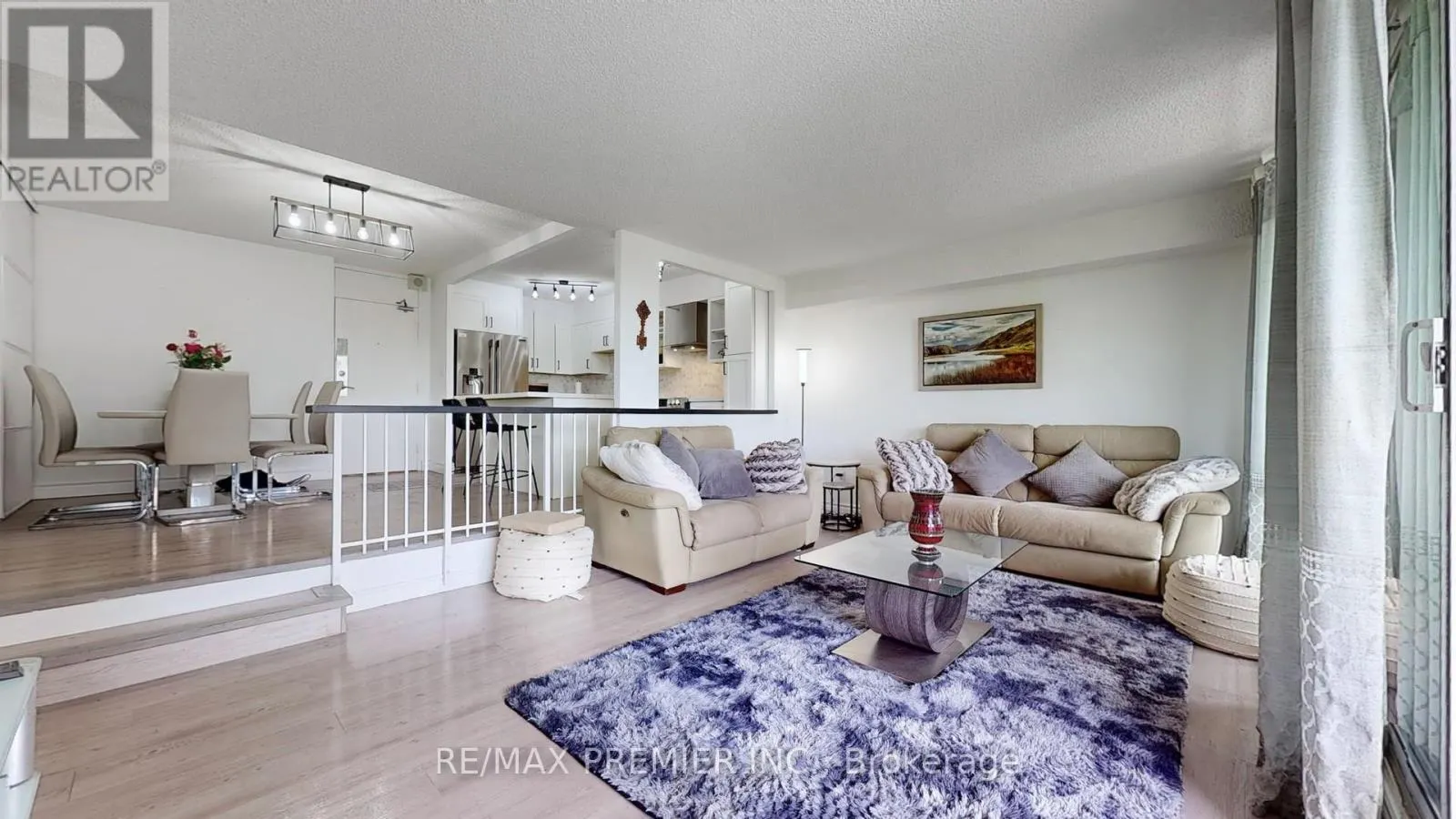 710 - 270 SCARLETT ROAD