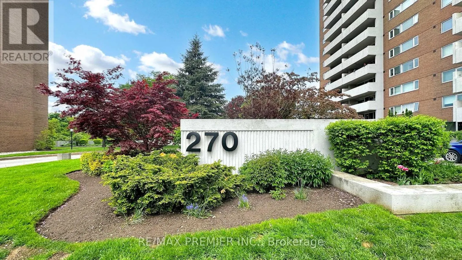 710 - 270 SCARLETT ROAD