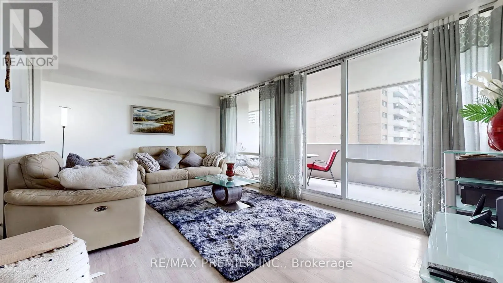 710 - 270 SCARLETT ROAD