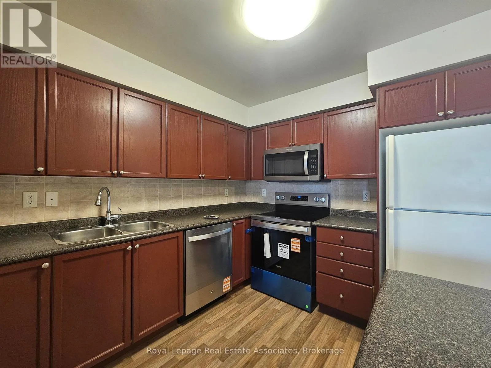 1736 - 3888 DUKE OF YORK BOULEVARD