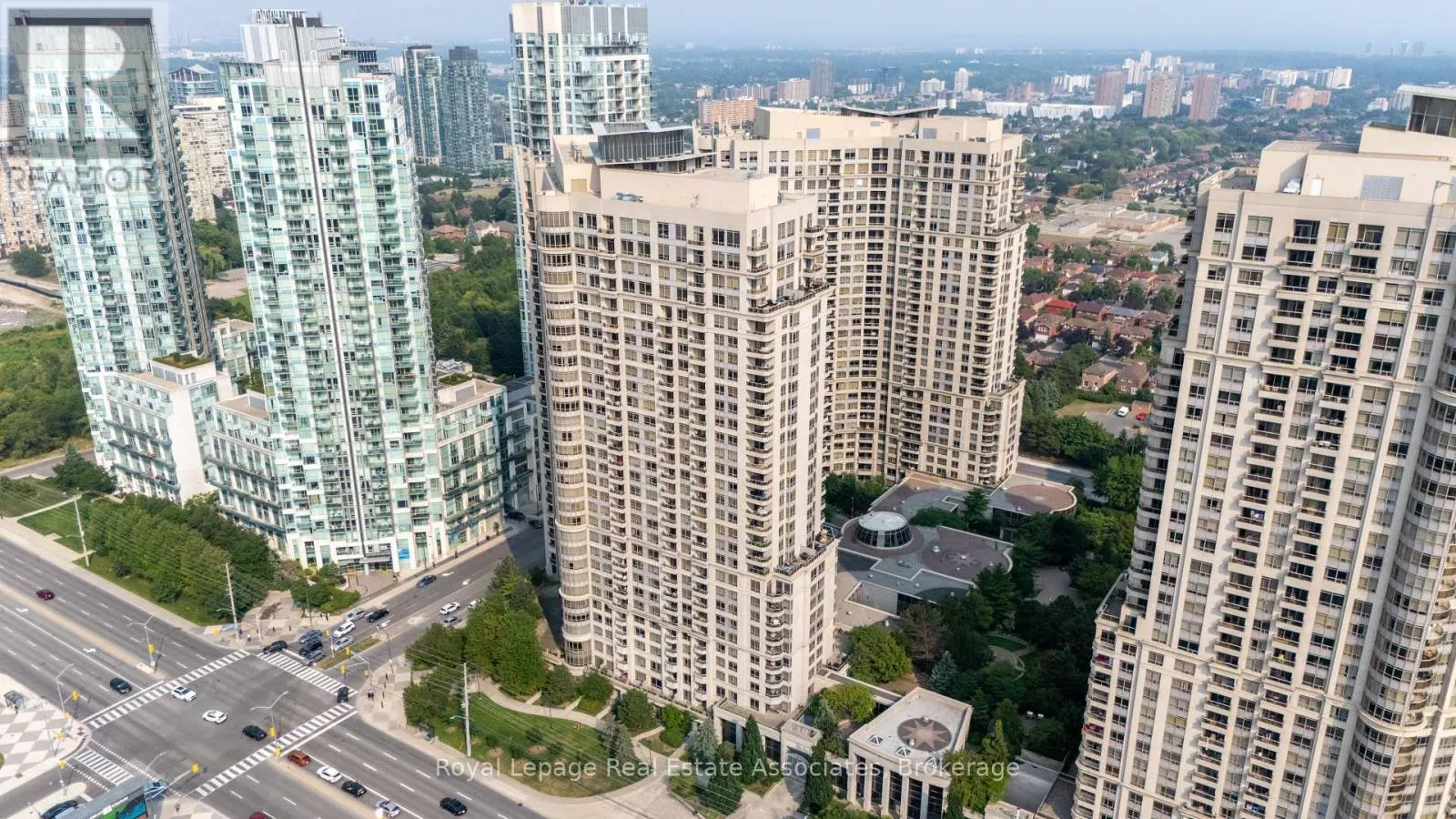 1736 - 3888 DUKE OF YORK BOULEVARD