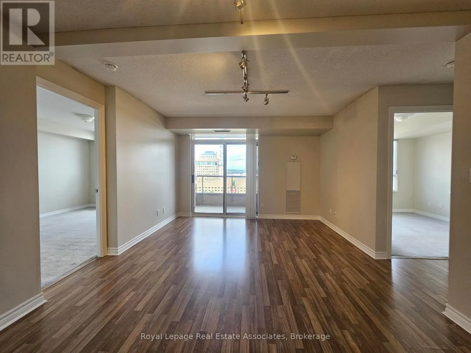 1736 - 3888 DUKE OF YORK BOULEVARD
