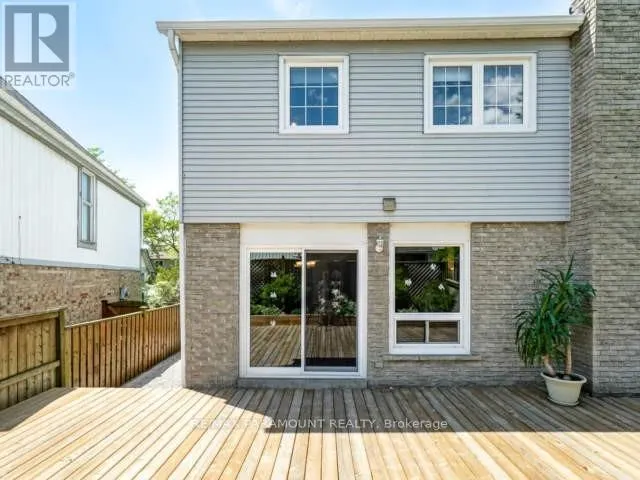 4 ASTOREVILLE SQUARE