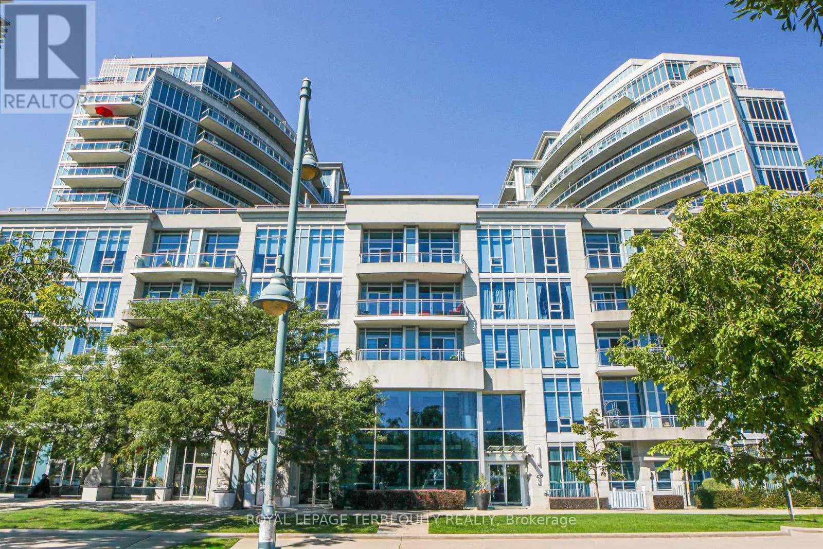 320 - 58 MARINE PARADE DRIVE