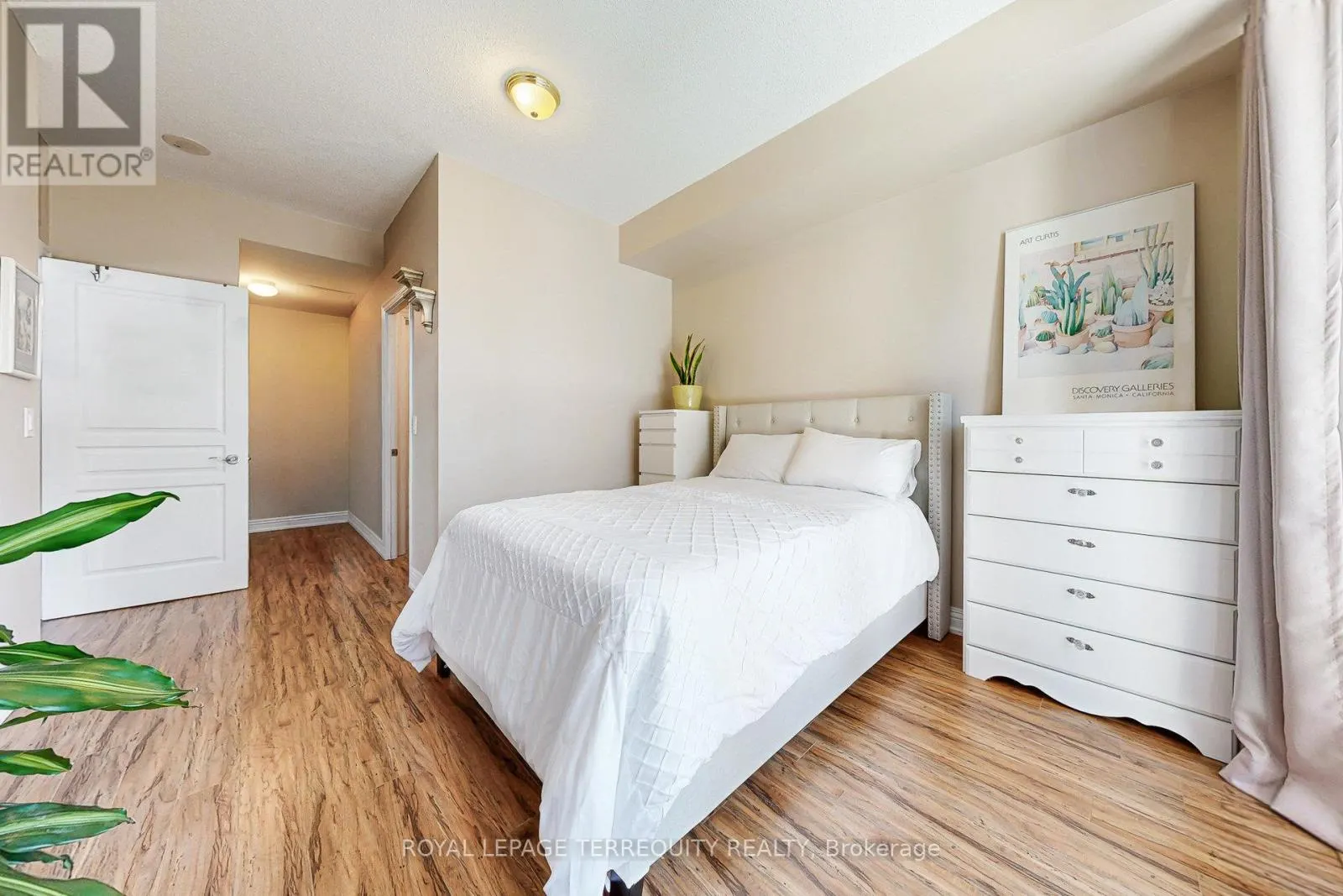 320 - 58 MARINE PARADE DRIVE