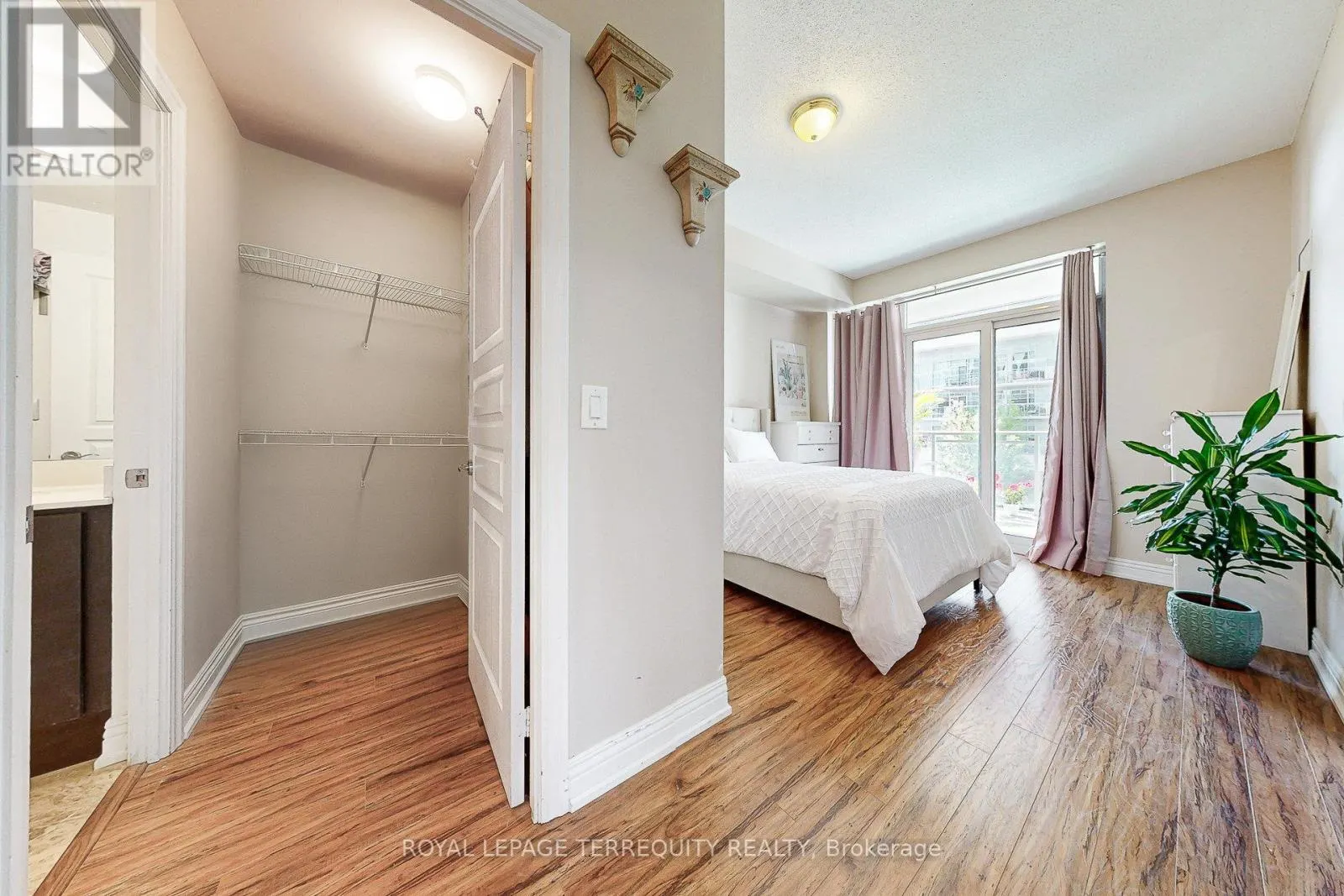 320 - 58 MARINE PARADE DRIVE