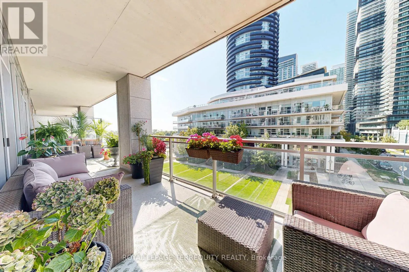 320 - 58 MARINE PARADE DRIVE