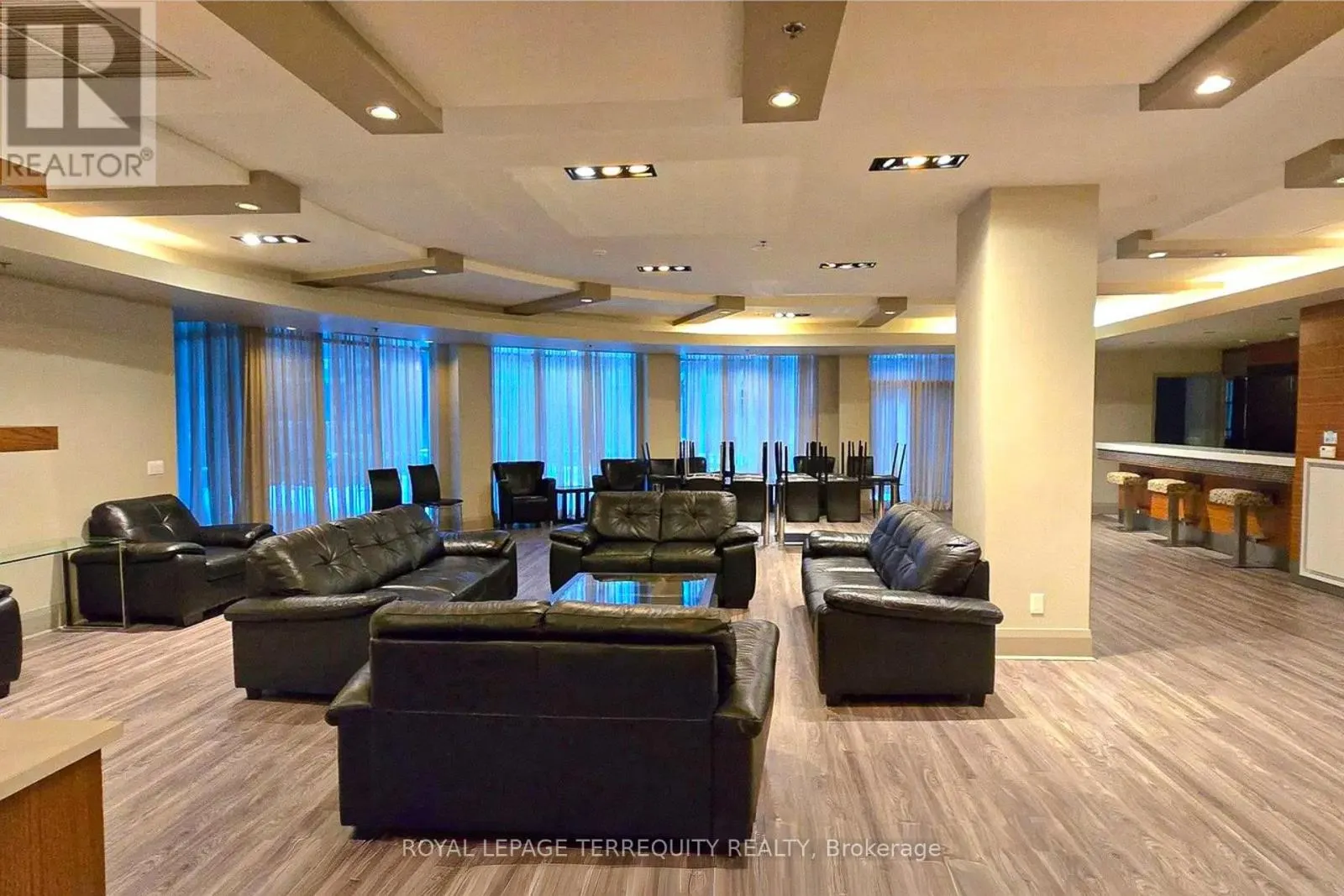 320 - 58 MARINE PARADE DRIVE