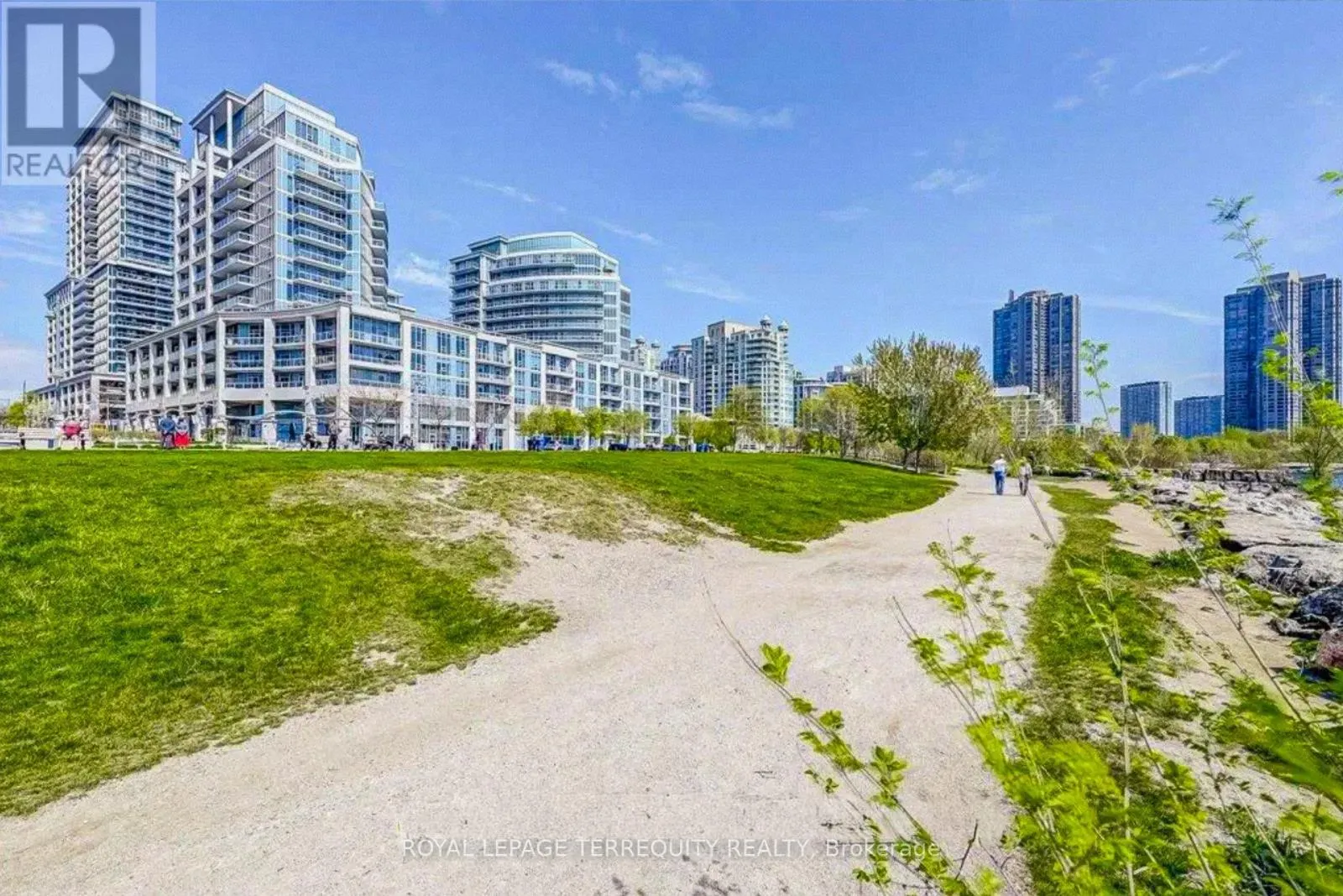 320 - 58 MARINE PARADE DRIVE